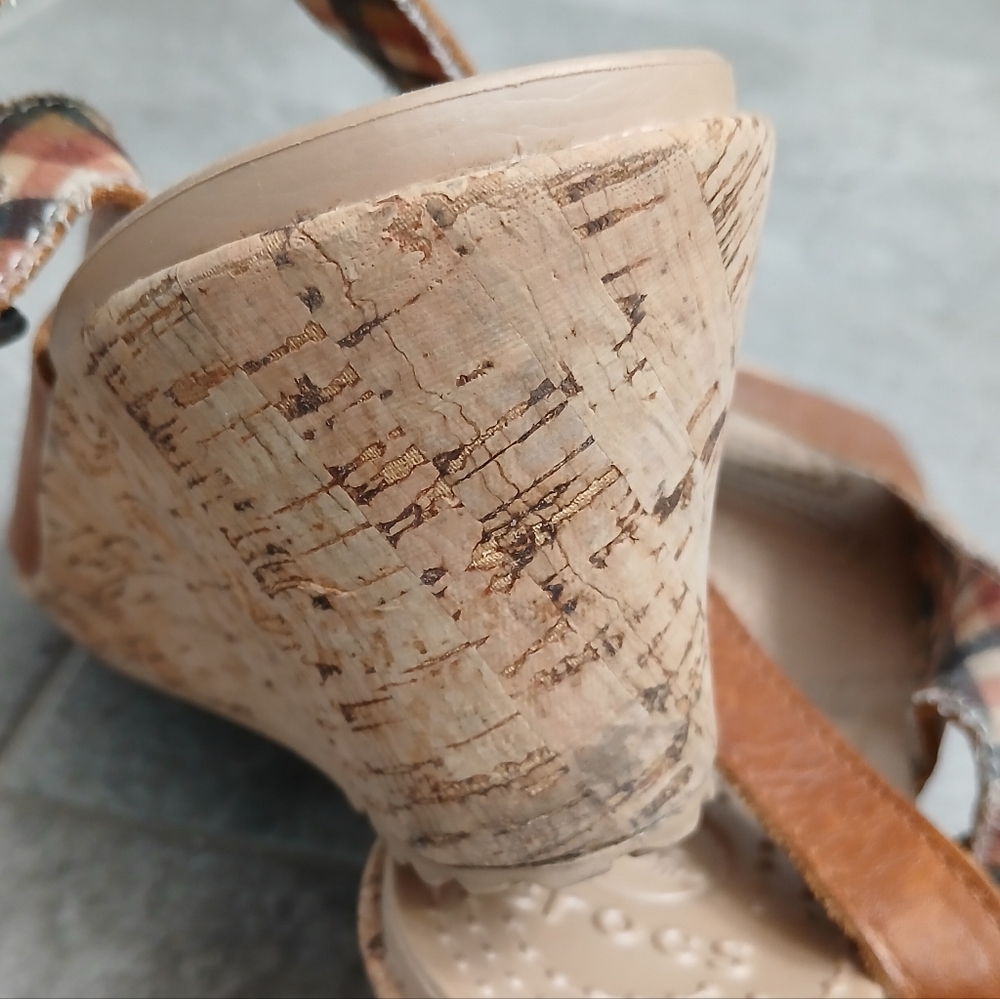 Ladies Crocs A-Leigh Brown Leather Sling Back Adjustable Wedge Cork Heel 10M - Picture 4 of 8